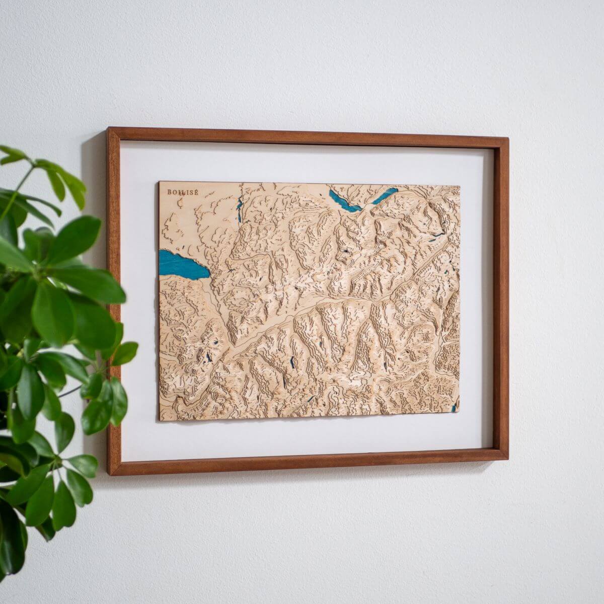 Déco naturelle avec la carte de la vallée du Rhône suisse fabriquée en France de manière artisanale