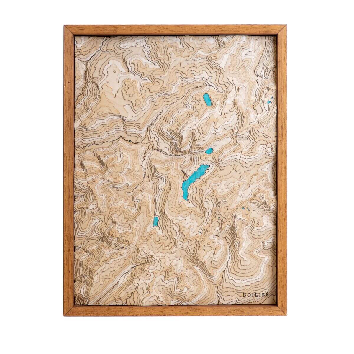 Carte de la vallée du Beaufortain en bois avec eau turquoise